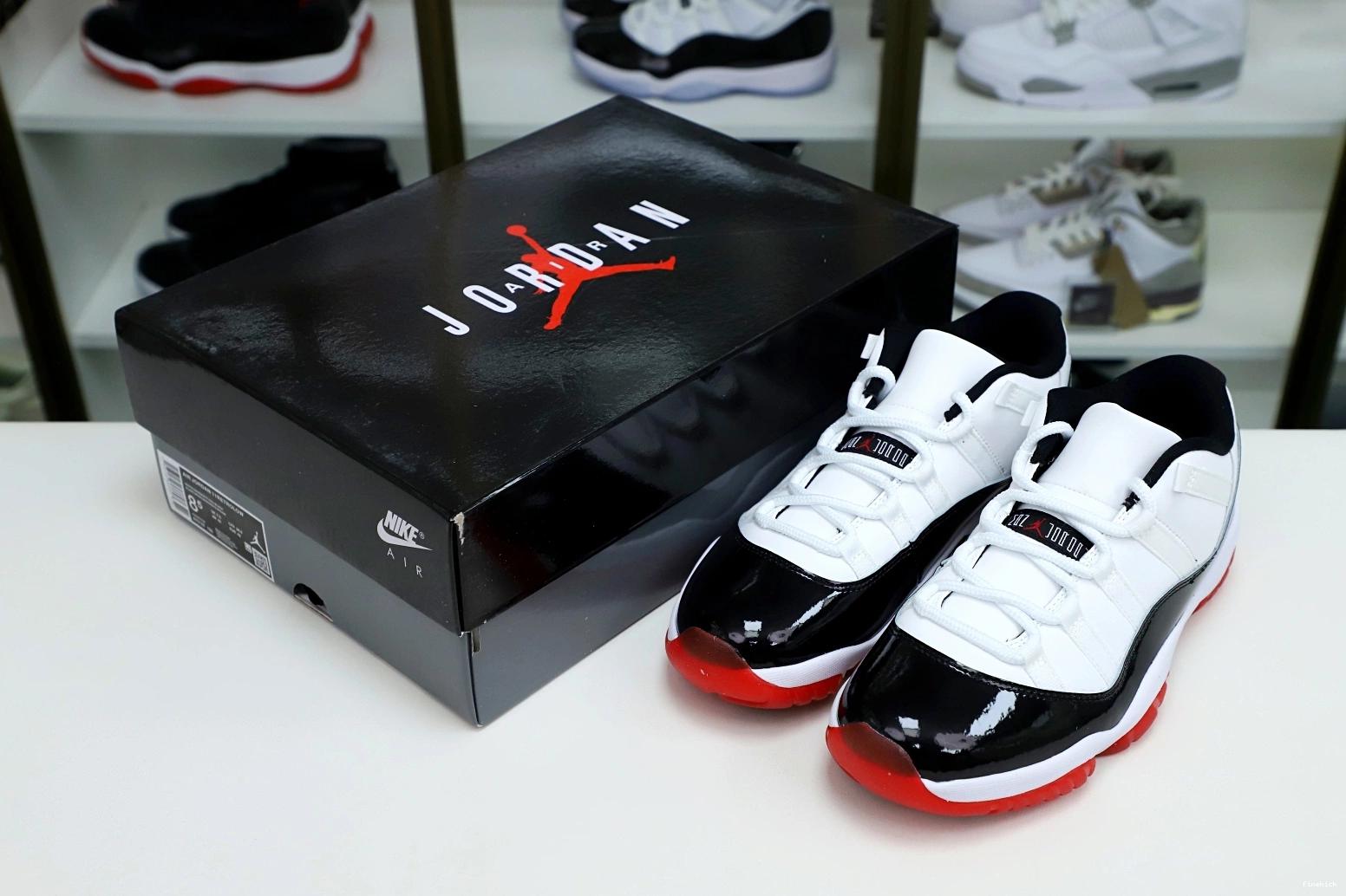 11 LOW BRED AIR WHITE JORDAN 0128